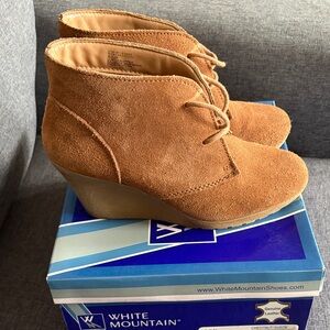 White Mountain Chestnut Suede Wedge Boots